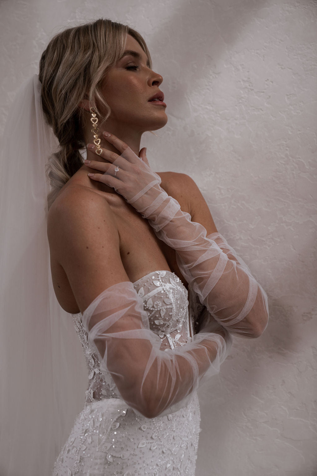 TULLE GLOVES