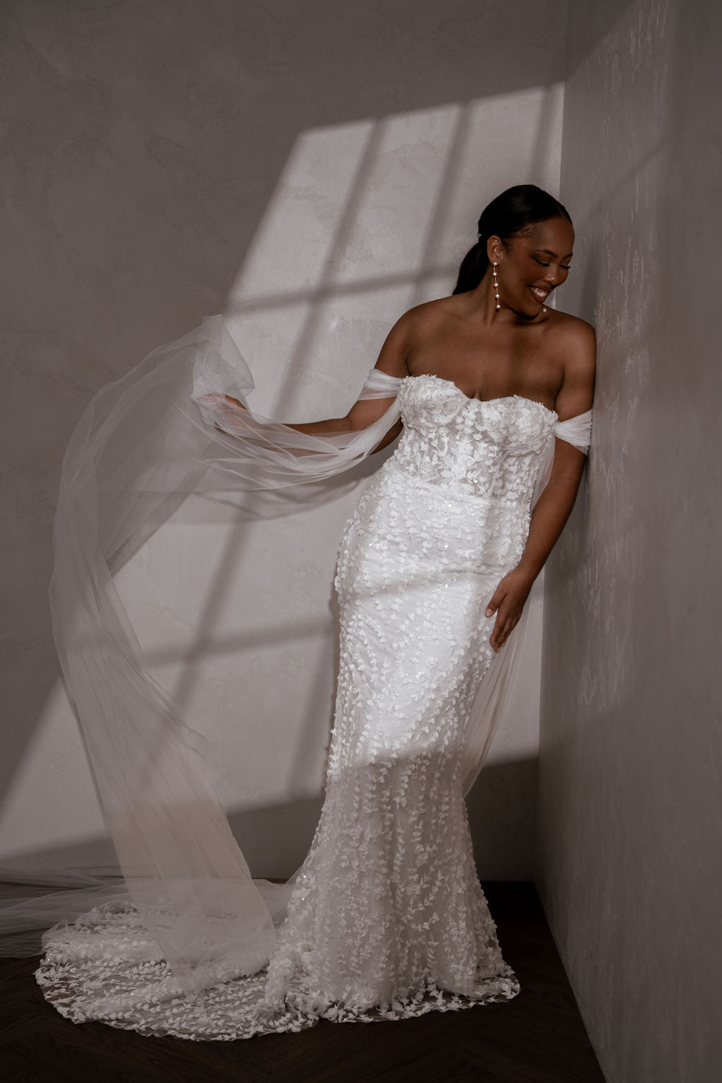 LONG TULLE CUFFS