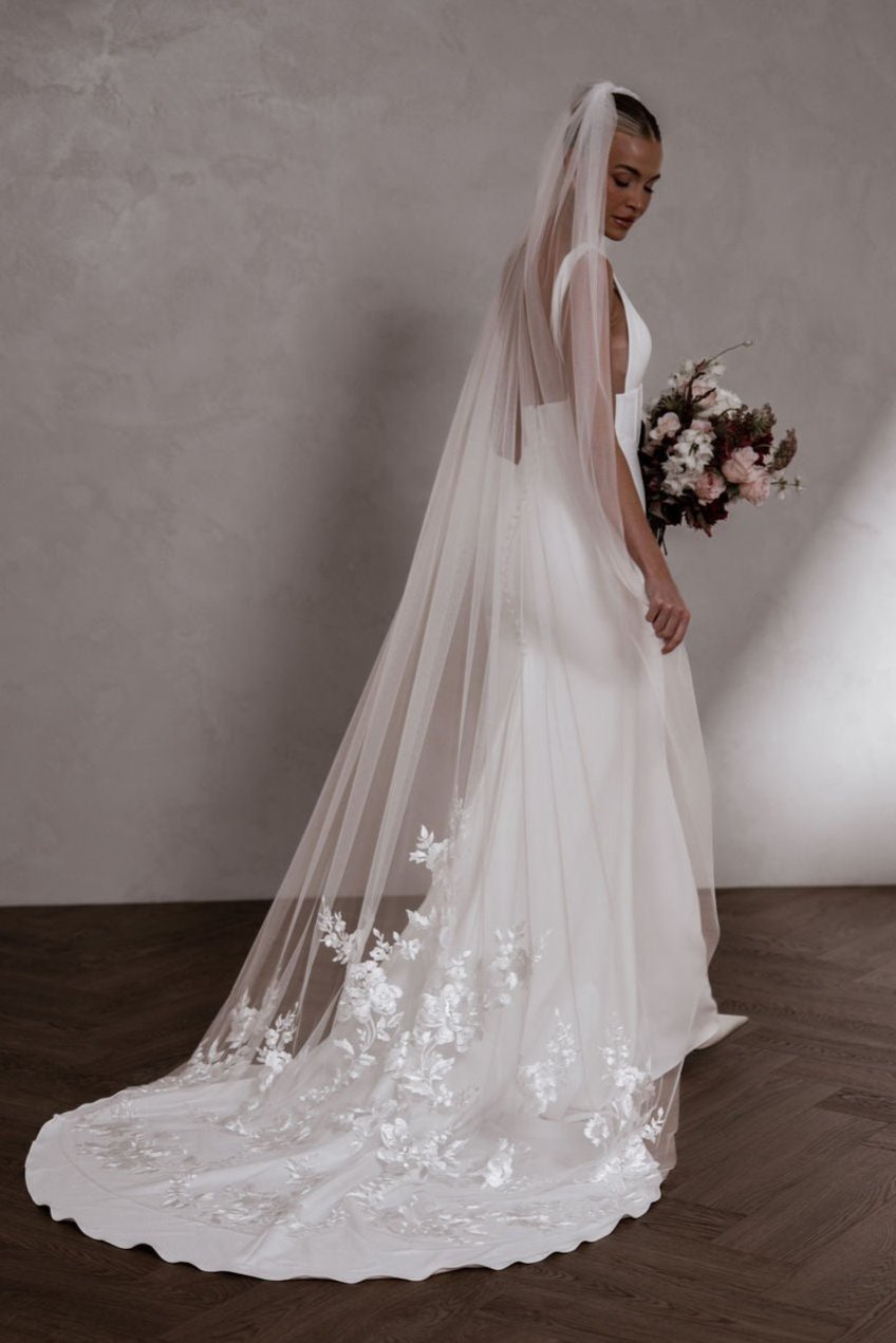 ELLE VEIL